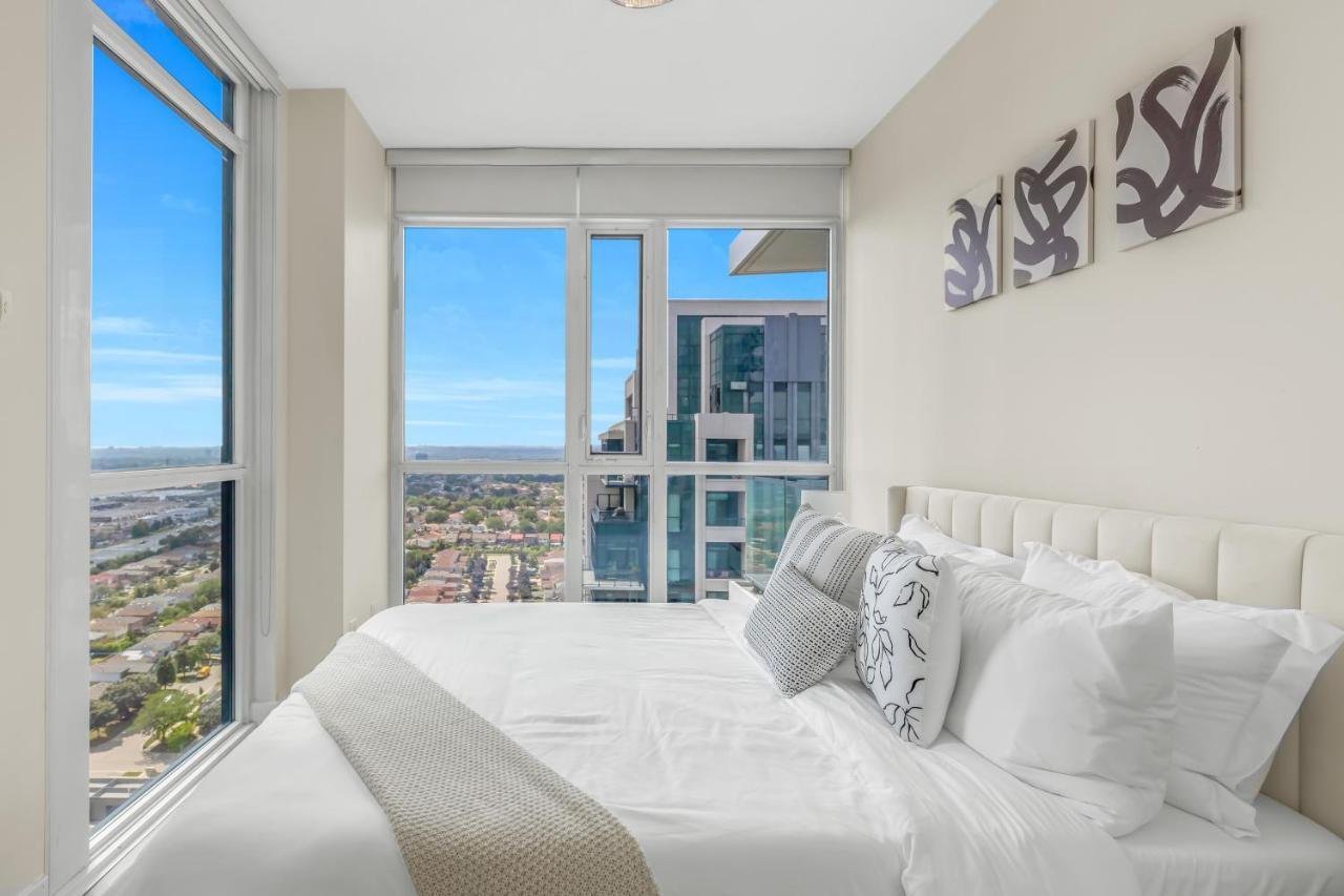 Ultra Luxurious 2.5 Bedroom 2 Full Bathroom 1 Parking Condo Near Sq1 Striking Views Mississauga Bagian luar foto