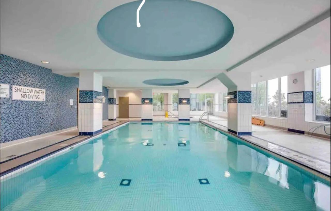 Ultra Luxurious 2.5 Bedroom 2 Full Bathroom 1 Parking Condo Near Sq1 Striking Views Mississauga Bagian luar foto