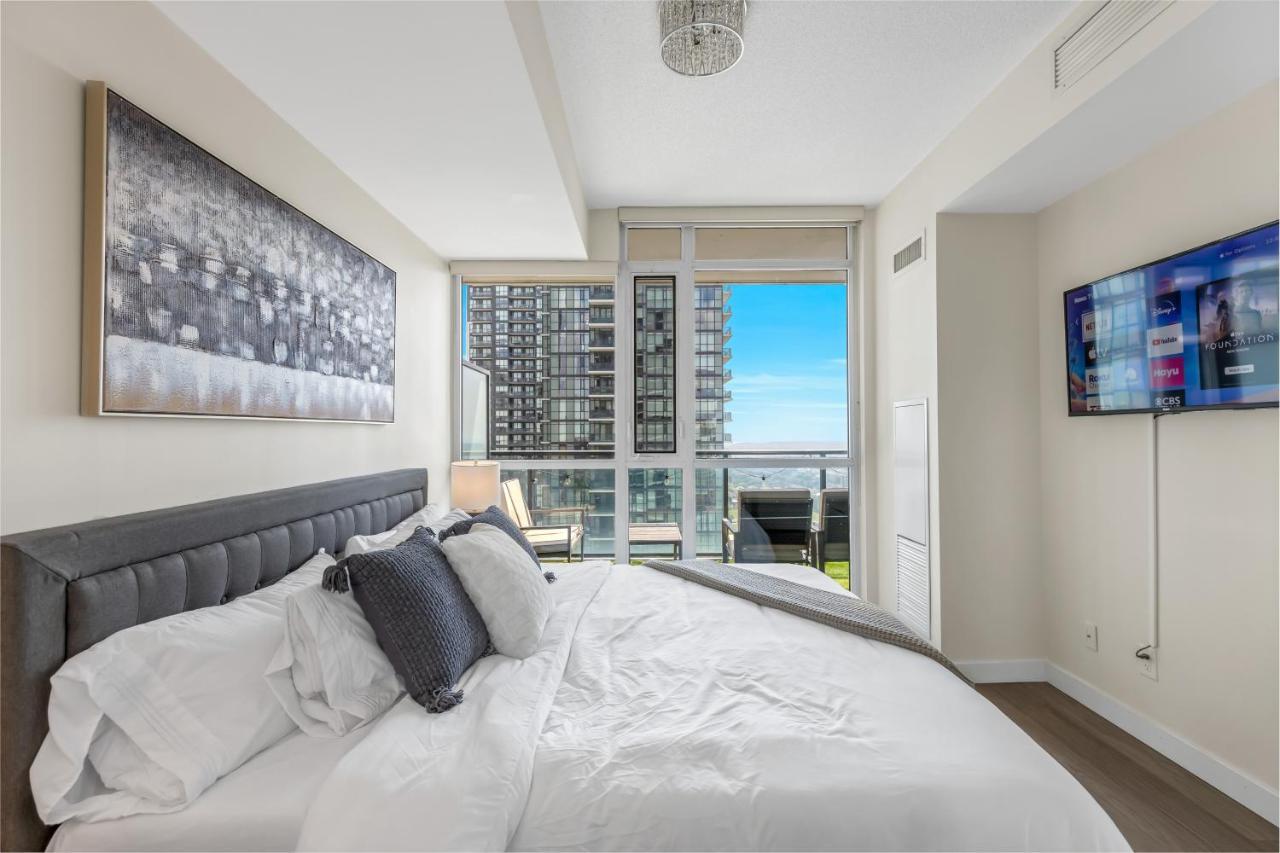 Ultra Luxurious 2.5 Bedroom 2 Full Bathroom 1 Parking Condo Near Sq1 Striking Views Mississauga Bagian luar foto