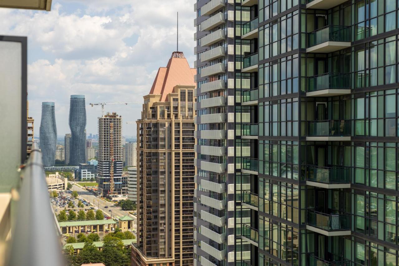 Ultra Luxurious 2.5 Bedroom 2 Full Bathroom 1 Parking Condo Near Sq1 Striking Views Mississauga Bagian luar foto