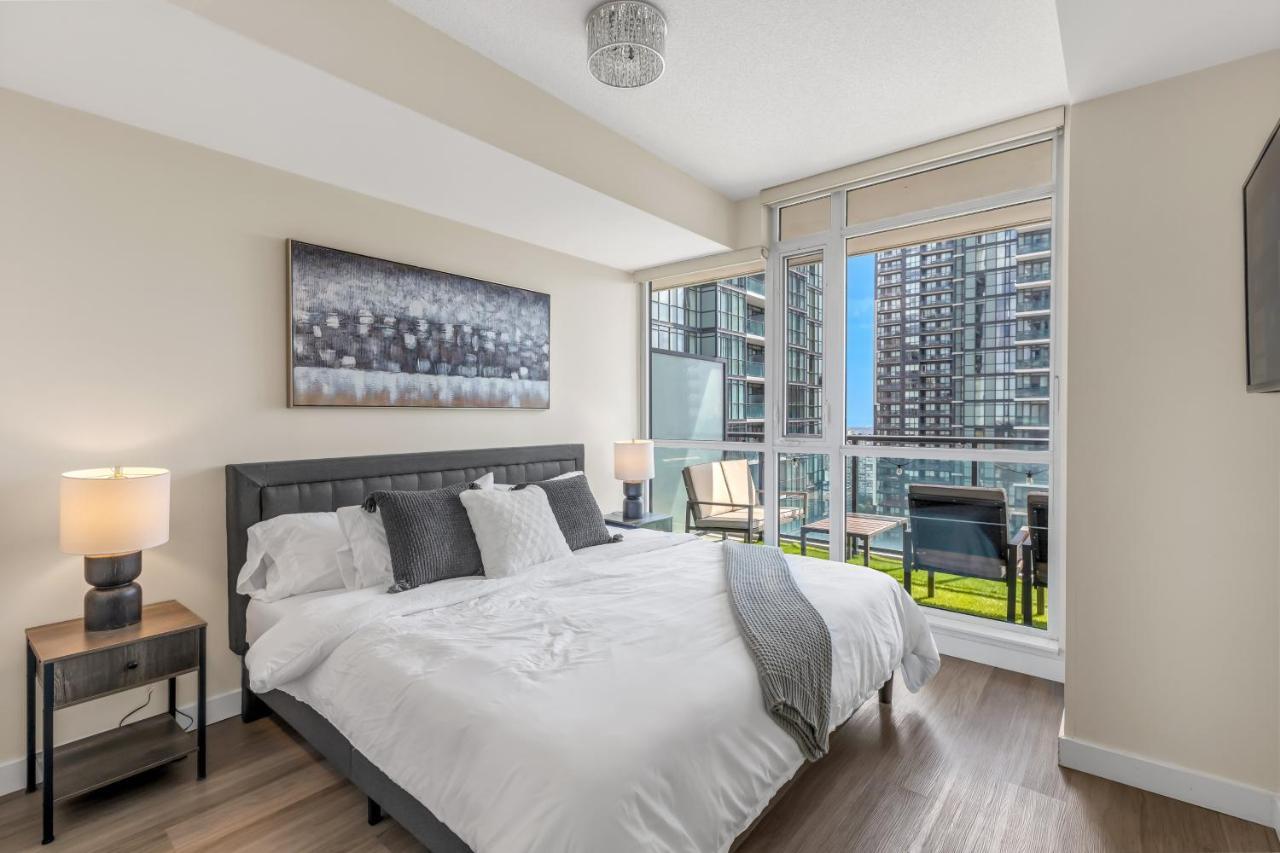 Ultra Luxurious 2.5 Bedroom 2 Full Bathroom 1 Parking Condo Near Sq1 Striking Views Mississauga Bagian luar foto