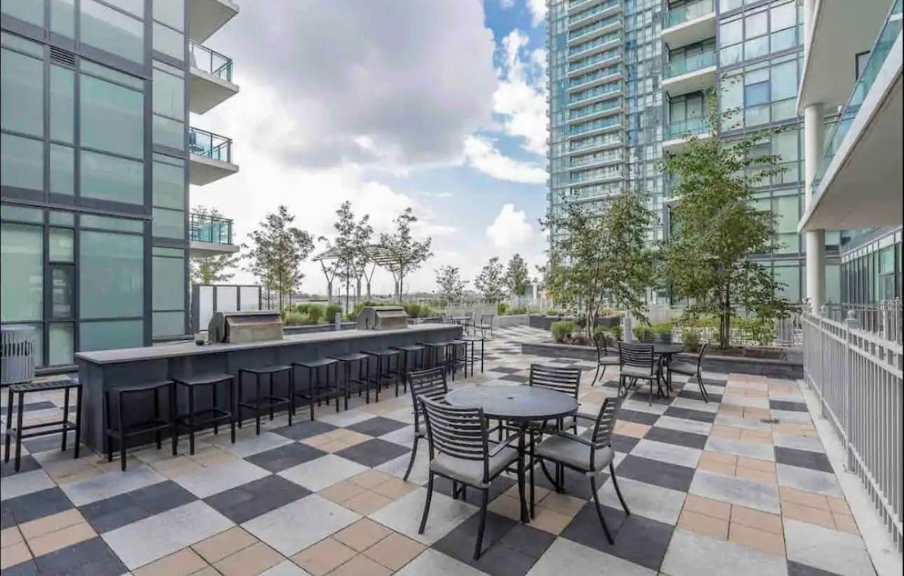 Ultra Luxurious 2.5 Bedroom 2 Full Bathroom 1 Parking Condo Near Sq1 Striking Views Mississauga Bagian luar foto