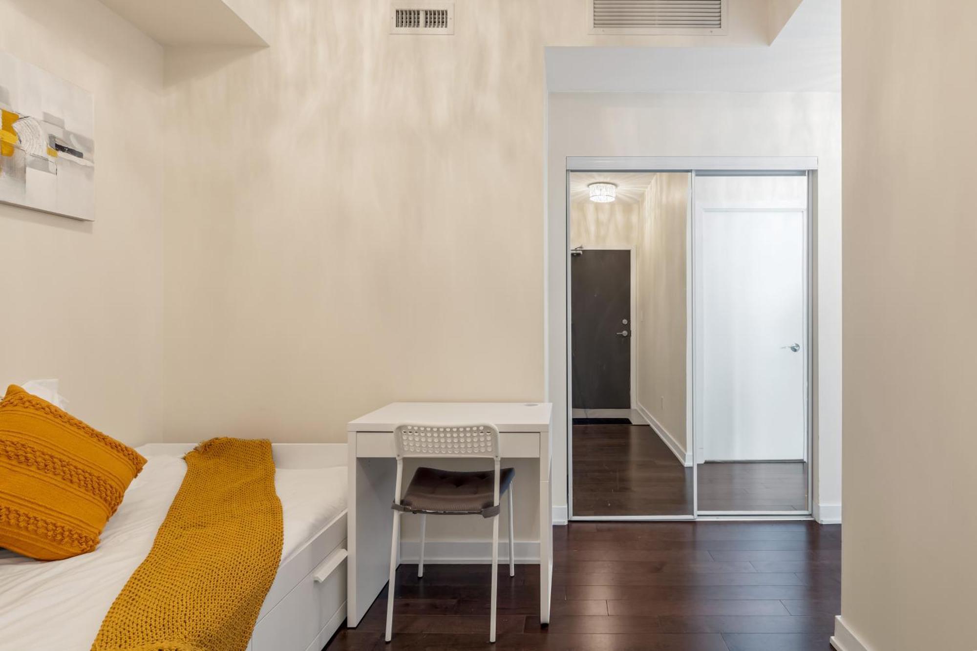 Ultra Luxurious 2.5 Bedroom 2 Full Bathroom 1 Parking Condo Near Sq1 Striking Views Mississauga Bagian luar foto